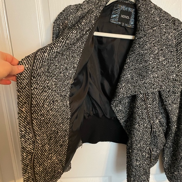 XoXo Women’s Medium Gray & Black Coat Very Warm and Cozy Zip Up - Picture 3 of 6